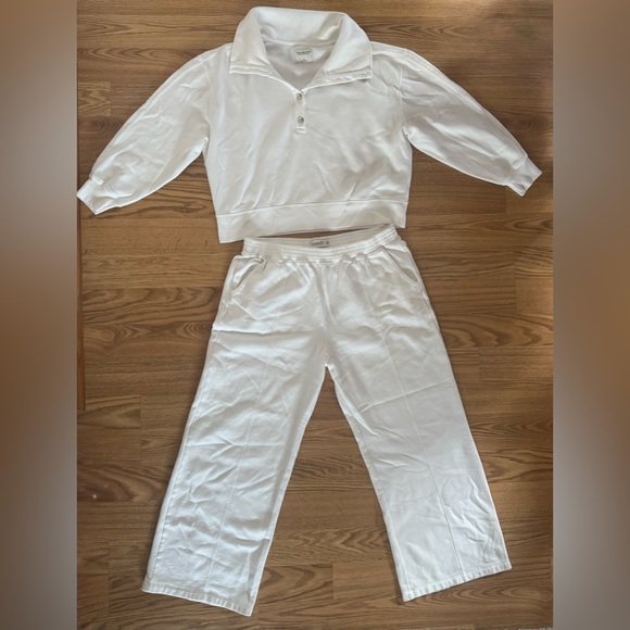 Abercrombie & Fitch Tops - Abercrombie & Fitch Women’s White Sweat Set - XL